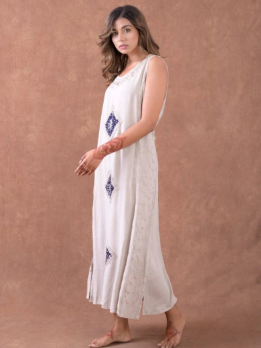 21.) Rhea Long Diamond Patterned Dress - Picture 3 of 3